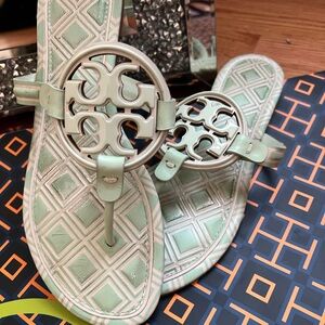 Tory Burch Miller Green & White Sandals Size 10.